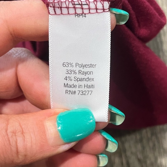 So Favorite V-Neck Top Long Sleeve Jersey Knit Stretch Pullover Red Size Small - Picture 3 of 4